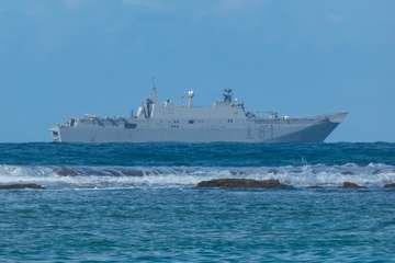 Cuatro países participan en ejercicios de desembarco frente a Las Canteras (Foto Antonio Rico)